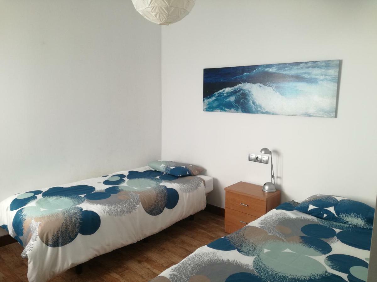 Surfhouse Hostel Famara Caleta De Famara Eksteriør billede