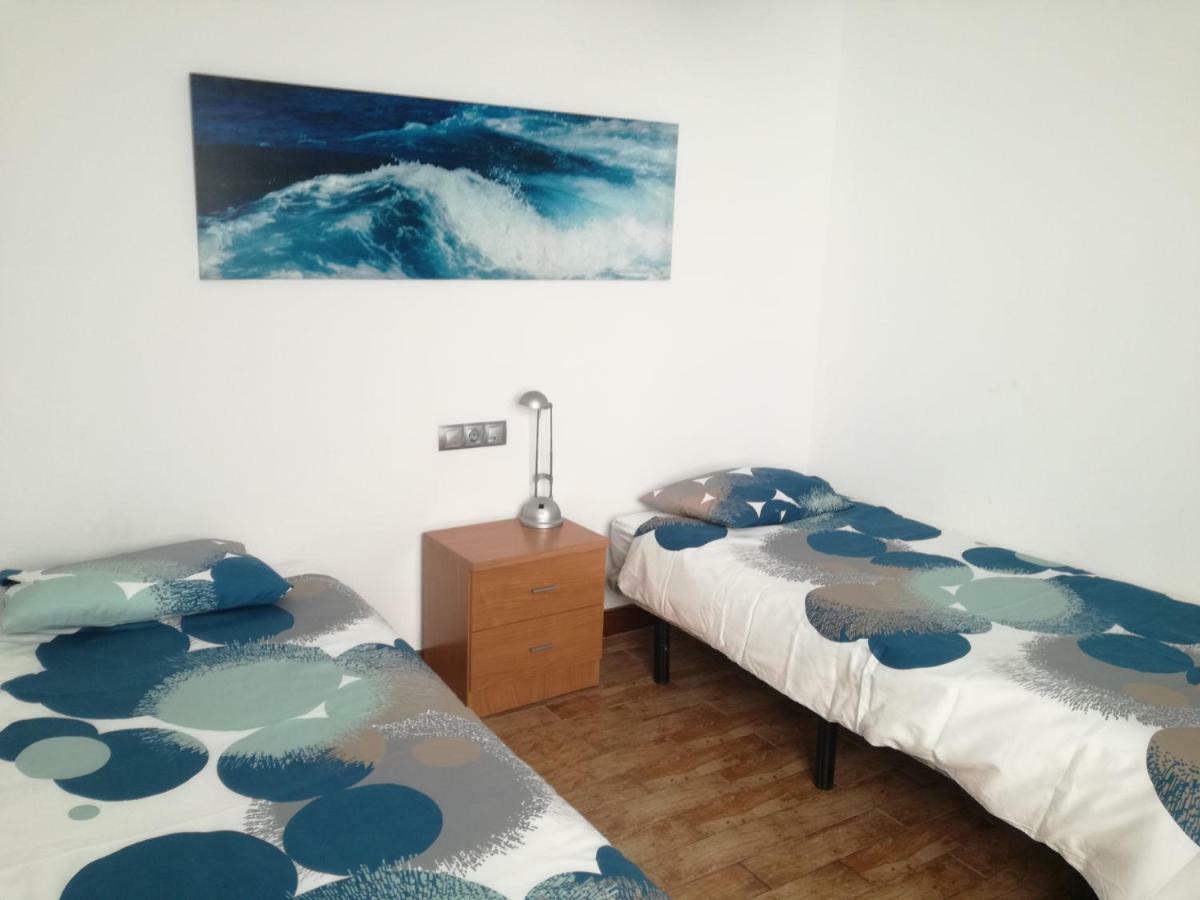 Surfhouse Hostel Famara Caleta De Famara Eksteriør billede
