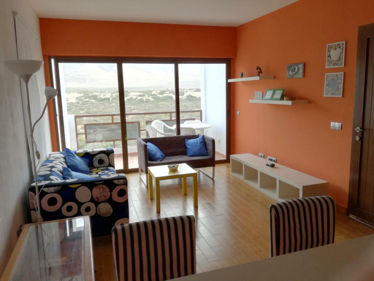 Surfhouse Hostel Famara Caleta De Famara Eksteriør billede